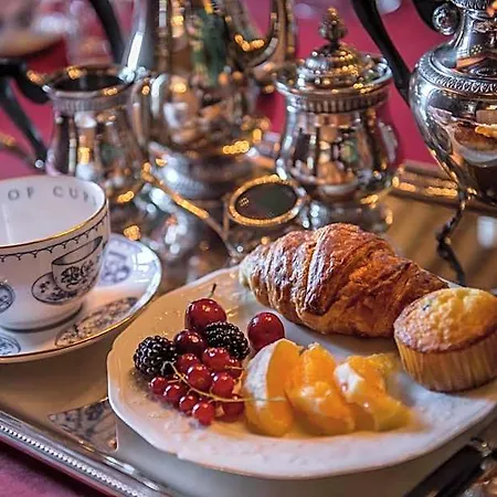 Domaine De Chalaniat Bed and breakfast 3*