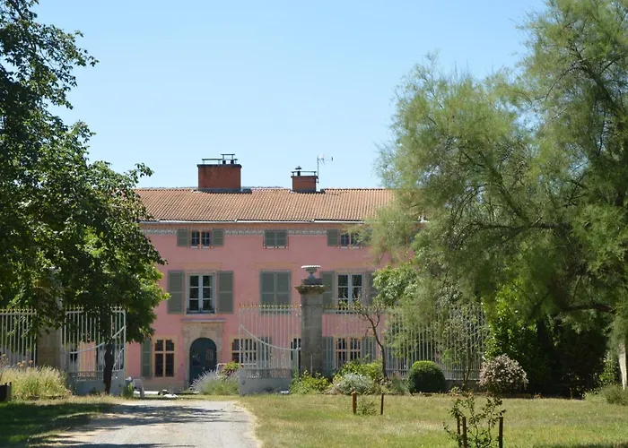 Couette-café Domaine De Chalaniat 3*